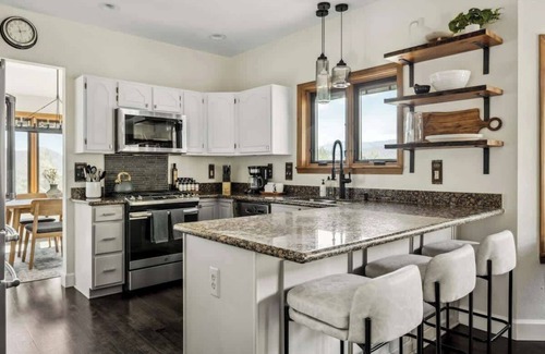 Evergreen Casa | Hot Tub | Scenic Views | Spacious Deck | Game Room