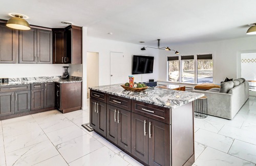 Mount Pocono Casa | Hot Tub & Seasonal Pool: Family Getaway in Cresco