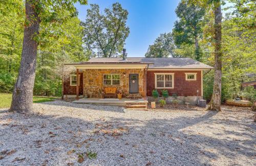 Fayetteville Casa | Hot Tub Soaks and Outdoor Fun Fayetteville Cabin