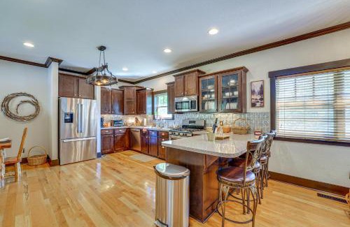 Fayetteville Casa | Hot Tub Soaks and Outdoor Fun Fayetteville Cabin