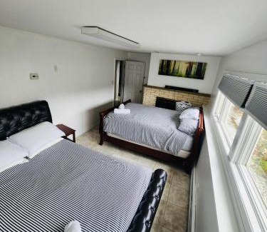 Northeast Anchorage Casa | Hot Tub Stunning Mountain Views 2 kitchens 4 bedroom 2 bathroom
