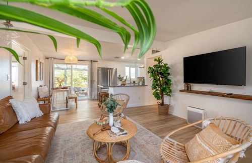 Twentynine Palms Casa | ★Hot tub under the stars★ 3 King Beds, Cowboy Pool, Desert Views, Fire Pit, EV