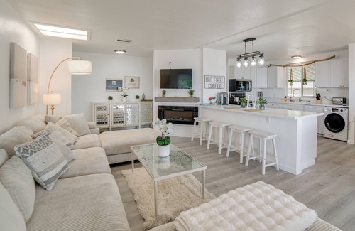 North Lakeport Casa | Hot Tub, Views & Dock! Playful Home on Clear Lake