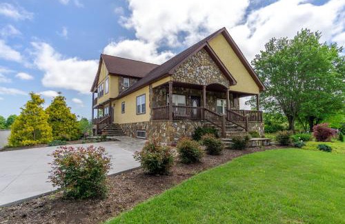 Mars Hill Casa | Hot Tub, Views & Game Room - 20 min to Downtown Asheville!