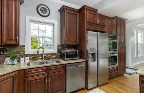 Mars Hill Casa | Hot Tub, Views & Game Room - 20 min to Downtown Asheville!