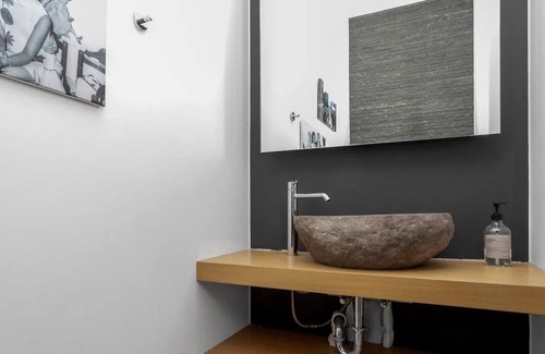 Garðabær Casa | Hot Tub Villa in the Suburbs