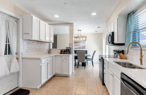 Bayview Casa | Hot Tub + Walk to Beach! Fully Updated!