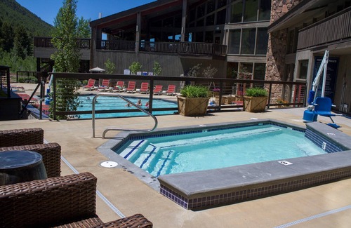 Jackson Apartamento | Hot Tub. Western Suite with Balcony!