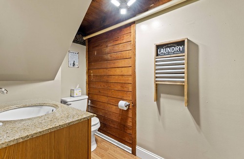 Stanton Cabina | Hot Tub & WiFi - Family Cottage - Lightning Bug - Getaway to Red River Gorge, Kentucky!