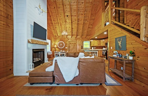 Hazel Green Cabina | Hot Tub, WiFi, Firepit, Pay Lake - HazelBrook Haven - Red River Gorge, Kentucky!