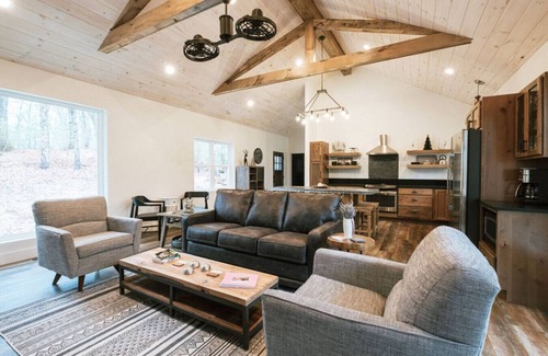Primrose Apartamento | Hot Tub & WiFi - Large Family Cabin - Honeysuckle Bridge - Red River Gorge, Kentucky!