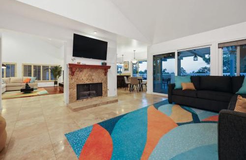 Poway Casa | Hot Tub with A View and Large Back Deck & Game Room