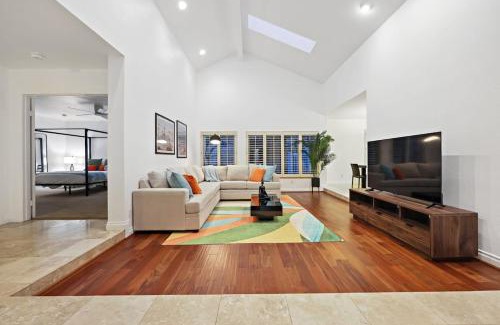 Poway Casa | Hot Tub with A View and Large Back Deck & Game Room