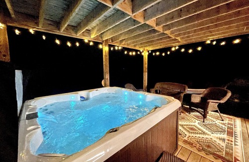 The Galena Territory Cabina | Hot tub, Wood Fireplace, Firepit, Pool/Marina Access