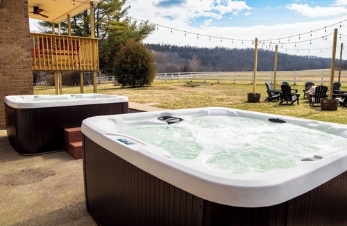 Frankfort Casa | Hot Tubs + Firepit + Gameroom + 4mi to Buffalo Trace