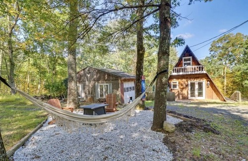 East Stroudsburg Casa | Hot Tub/Sauna/Fire pits/xl deck - Lovers Edge A-Frame