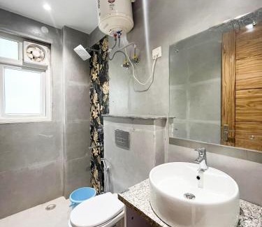 Khattalwada Hotel | Hotel 24 Near DLF Avenue