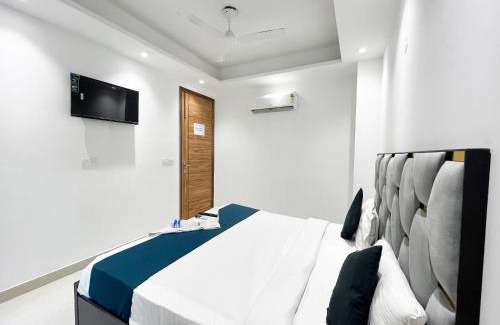 Khattalwada Hotel | Hotel 24 Near DLF Avenue