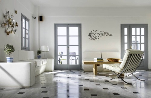 Kamari Hotel | Hotel 28