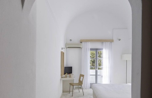 Kamari Hotel | Hotel 28