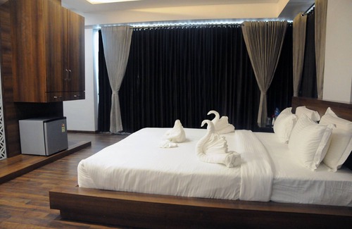 Kolhapur Hotel | Hotel 3 Leaves Kolhapur