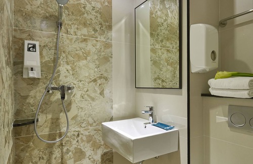 Geylang Hotel | Hotel 81 Gold