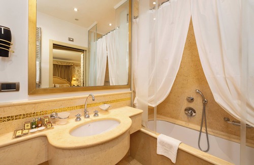 San Marco Hotel | Hotel A LA Commedia