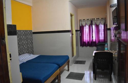 Hassan Cabina | Hotel Abhiruchi Lodging