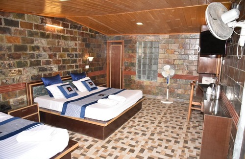 Dal Lake Hotel | Hotel Akbar