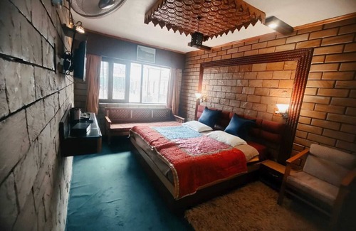 Dal Lake Hotel | Hotel Akbar