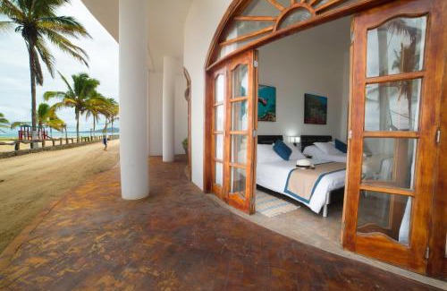 Puerto Villamil Hotel | Hotel Albemarle Galapagos Beachfront