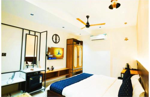 Lanka Hotel | Hotel Amba-Sadar Palace In Varanasi Fully AC Room