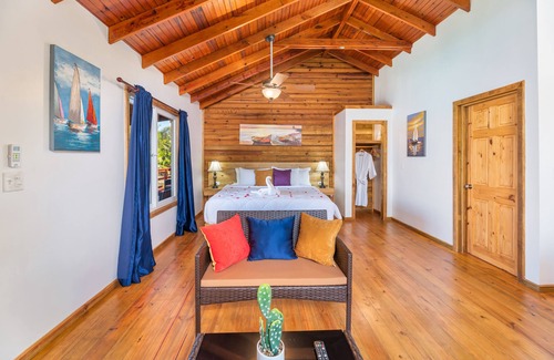 French Harbour Hotel | Hotel and Dive Center Roatan Yacht Club