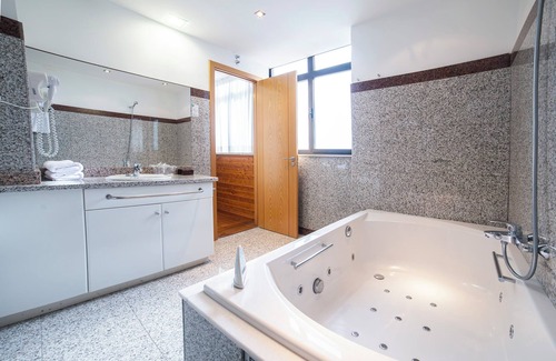 Lugo Hotel | Hotel Auditorio Santiago & SPA