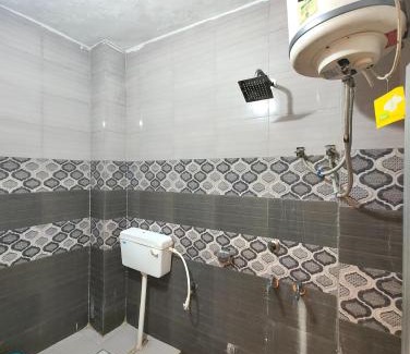 Ayodhya Hotel | Hotel Ayodhya HNU-MAN GH -Near 400m from Ram Mandir & Hanuman Gadhi Mandir #Fully Air-Conditioning & Spacious Rooms #Free Wifi #Free Parking #Best Hotel In City