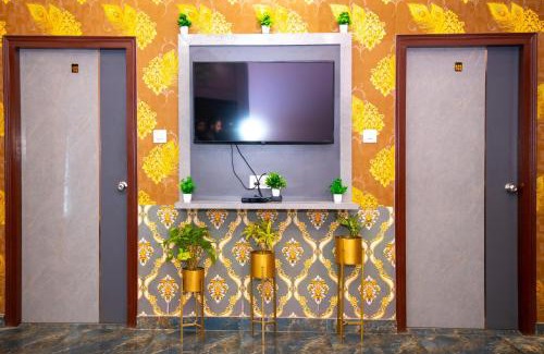 Faizabad Hotel | Hotel Ayodhya Palace - 400 Mtrs from HANUMAN GARHI