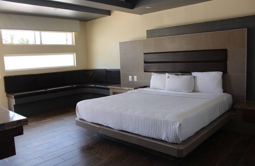 Ensenada Hotel | Hotel Azteca Inn