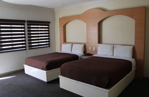 Ensenada Hotel | Hotel Azteca Inn