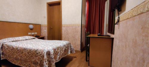 Corropoli Hotel | Hotel Baffo Rosso