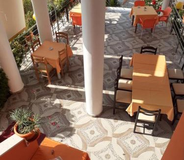 Mbrostar-Urë Hotel | Hotel Bar Restaurant Mete