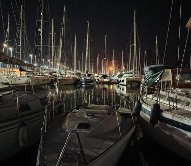 El Grau Alquiler De Eote | Hotel barco Nineta Ontario sailboat in Valencia Mar-