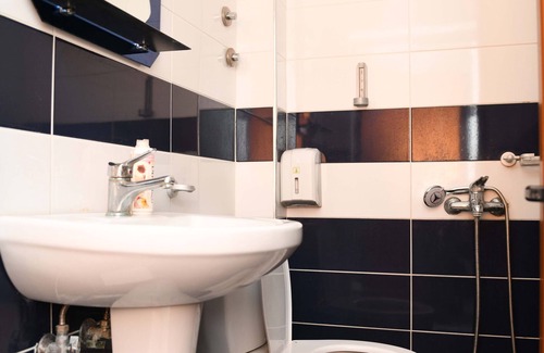 Kucove Hotel | Hotel Bardhi