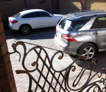 Zarichnyi District Casa | Hotel Barin House