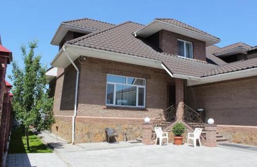 Zarichnyi District Casa | Hotel Barin House