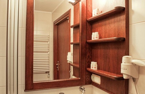 Tluszcz Hotel | Hotel Batory