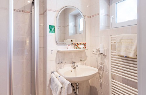 Gmain Hotel | Hotel Bergfried Schoenblick