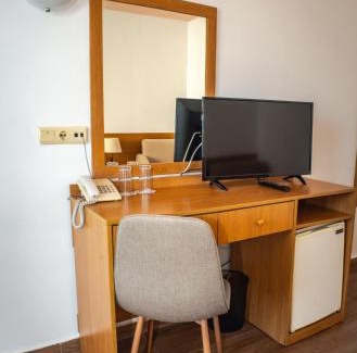 Saints Constantine and Helena Hotel | Hotel Aurora