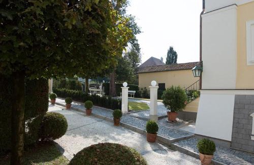 Scharding Hotel | Hotel Biedermeier Hof