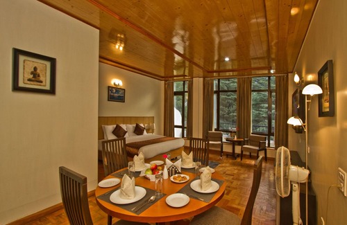 Manali Hotel | Hotel Broadways Inn
