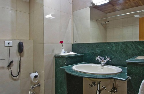 Manali Hotel | Hotel Broadways Inn
